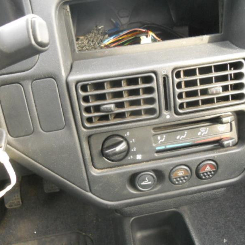 Pare choc arriere PEUGEOT 106 Photo n°10