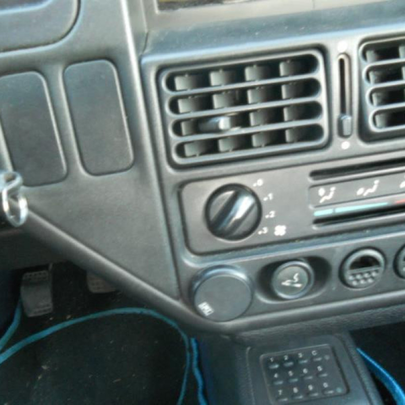 Pare choc arriere PEUGEOT 106 Photo n°14