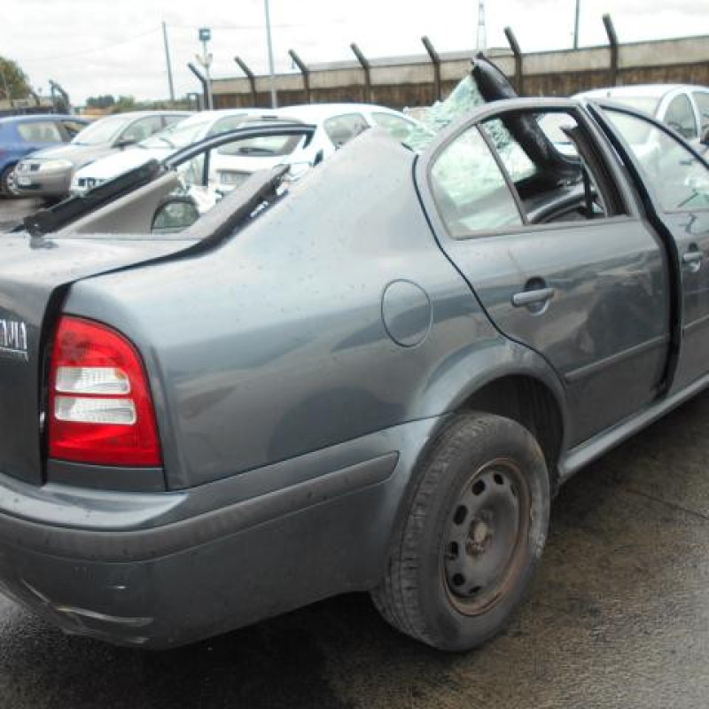 Pare choc arriere SKODA OCTAVIA 1 Photo n°8