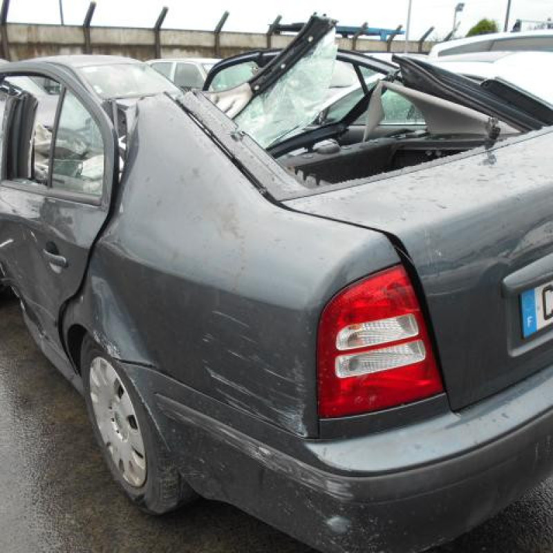 Pare choc arriere SKODA OCTAVIA 1 Photo n°9