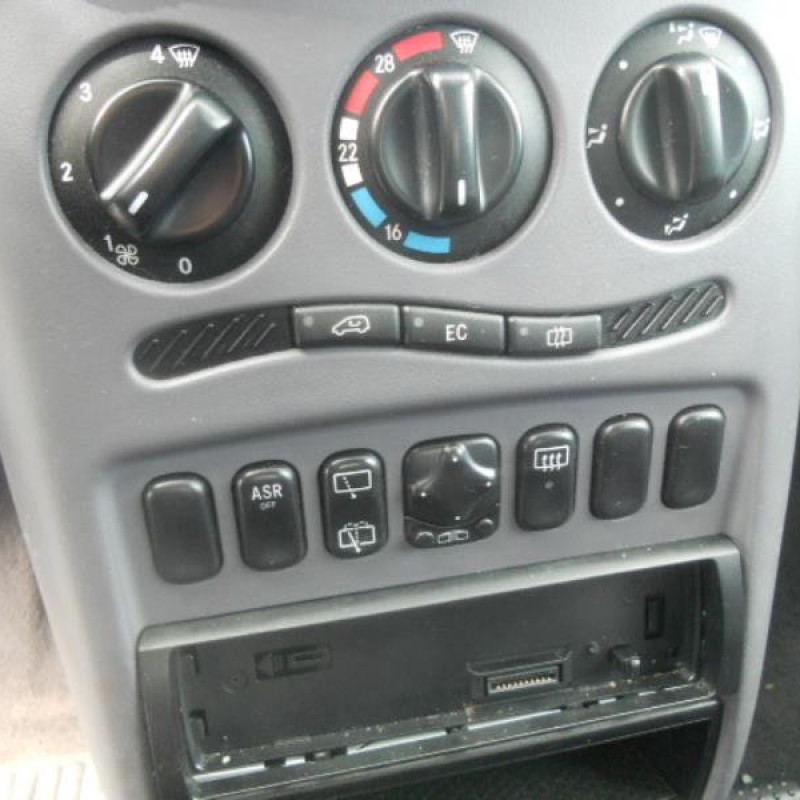 Pare choc avant MERCEDES CLASSE A 168 Photo n°9