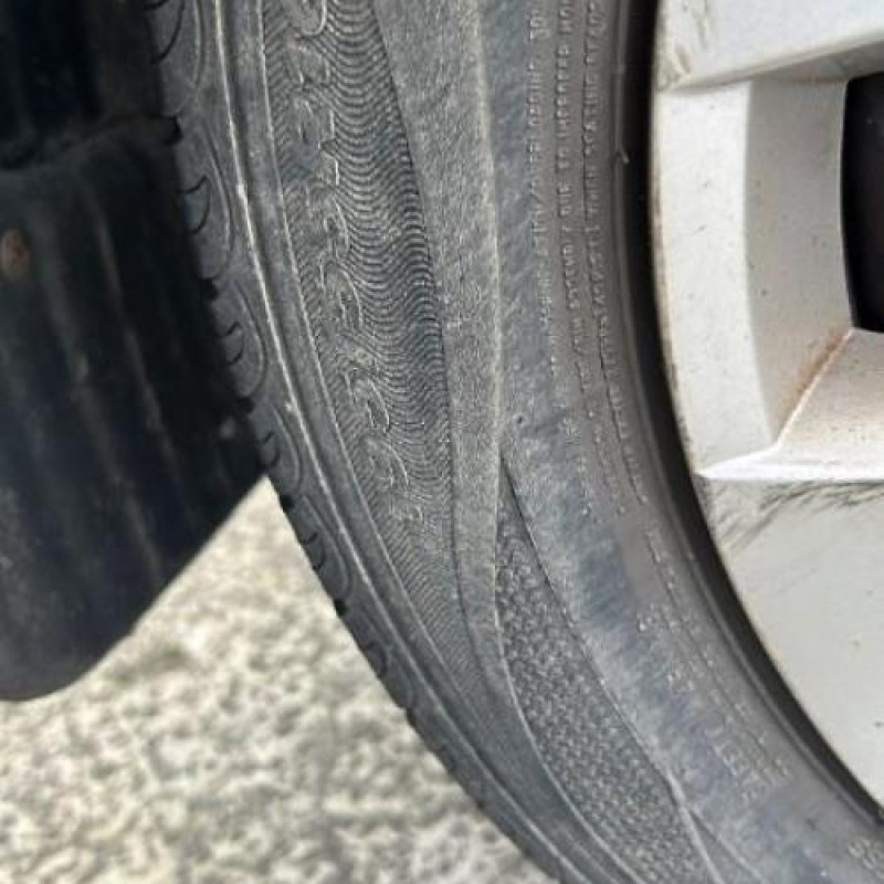 Pare choc avant CITROEN C3 PICASSO Photo n°8