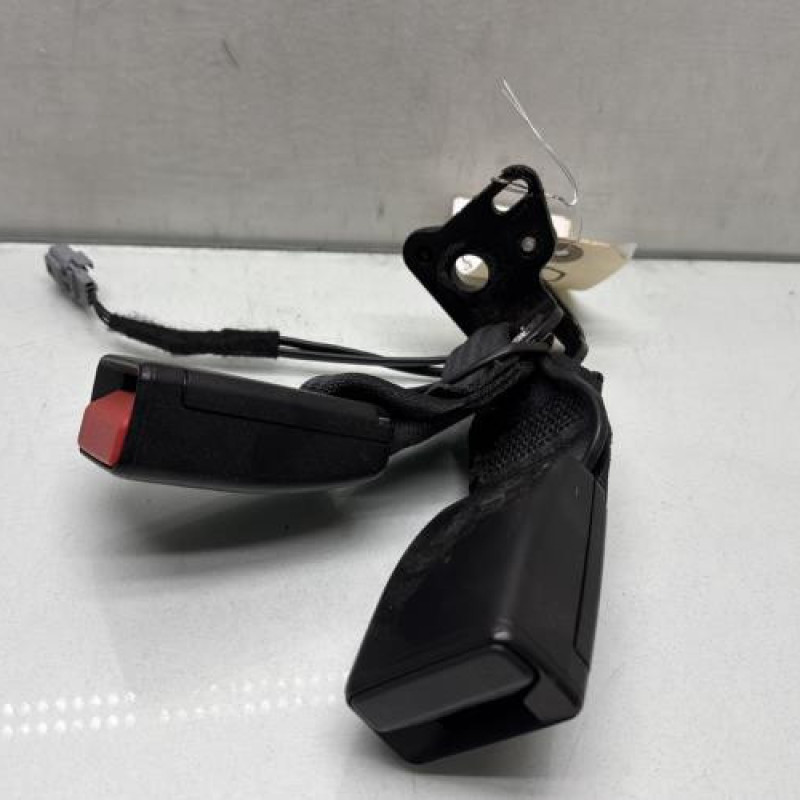Attache ceinture arriere gauche RENAULT CLIO 4 Photo n°1