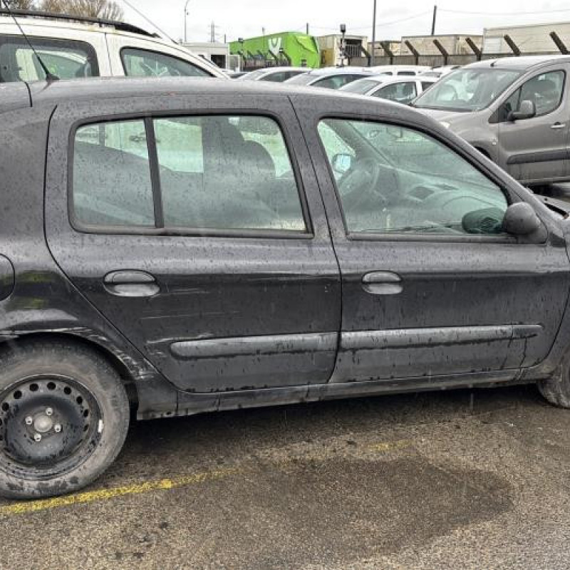 Malle/Hayon arriere RENAULT CLIO 2 CAMPUS Photo n°16