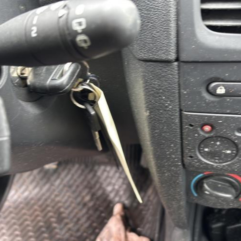 Porte avant droit RENAULT CLIO 2 CAMPUS Photo n°20