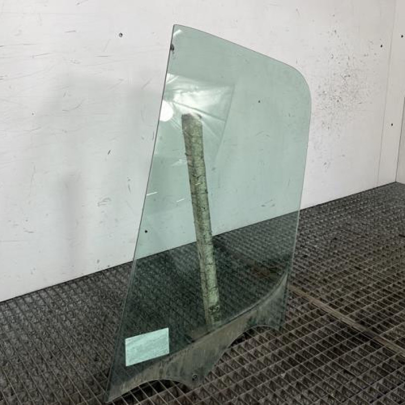 Vitre avant gauche RENAULT MASTER 3 Photo n°4