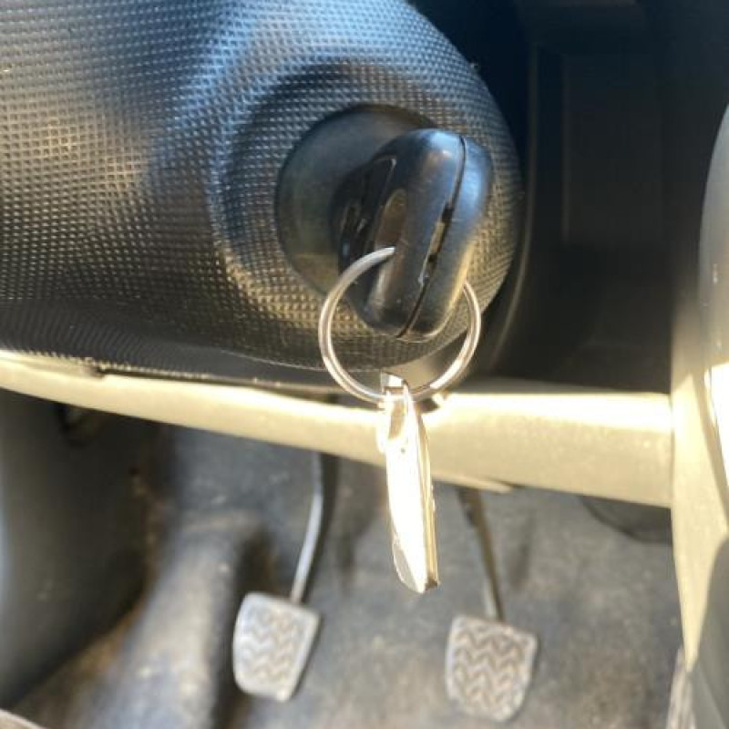 Porte avant droit PEUGEOT 107 Photo n°17
