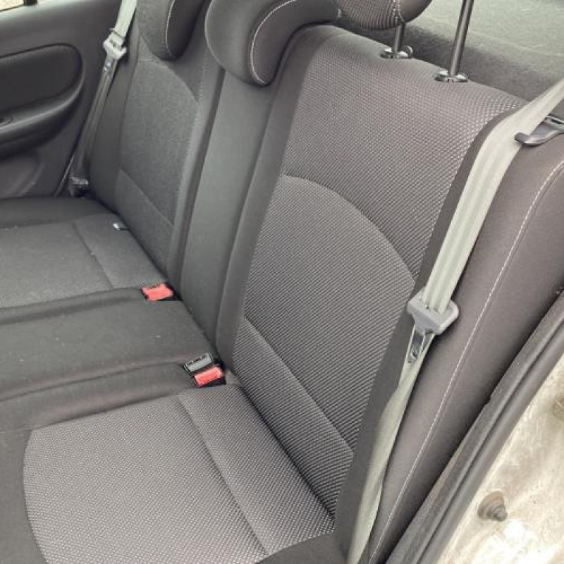 Attache ceinture arriere droit RENAULT CLIO 2 CAMPUS Photo n°14
