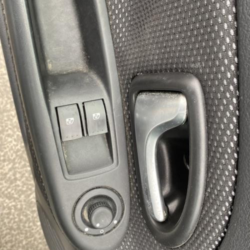 Bouton de warning RENAULT CLIO 2 CAMPUS Photo n°12