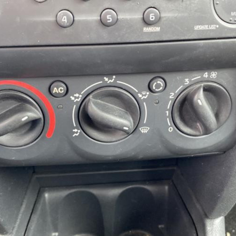 Leve vitre electrique avant gauche RENAULT CLIO 2 CAMPUS Photo n°18