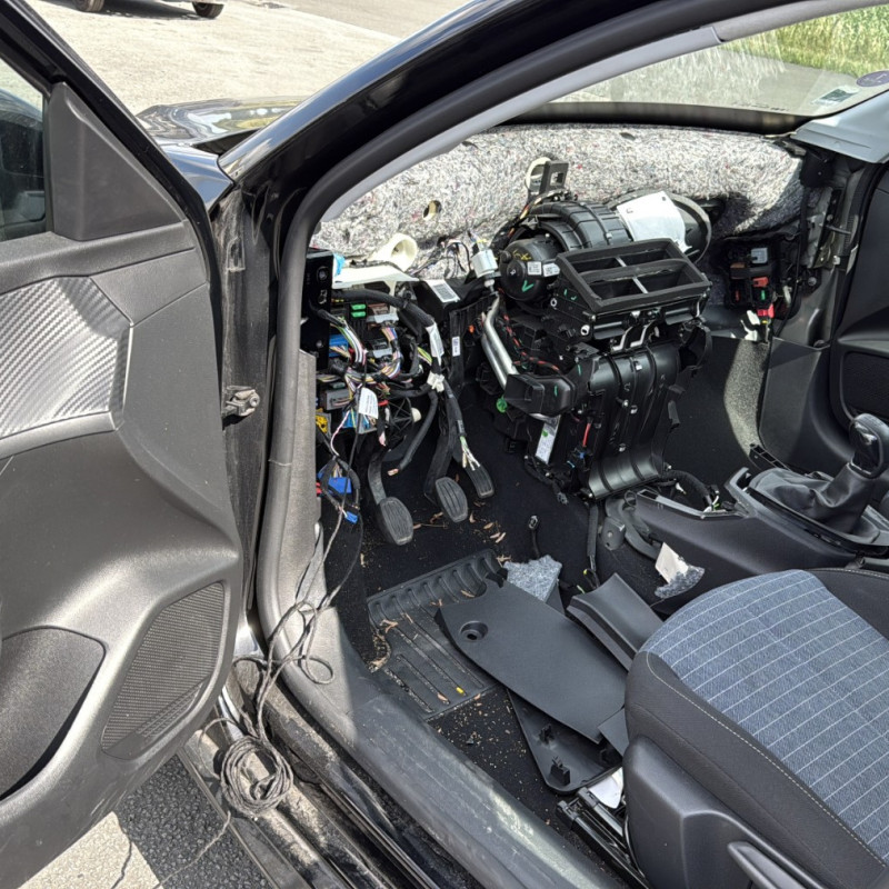 PEUGEOT 208 2 1.2 VTI - 12V Photo n°9