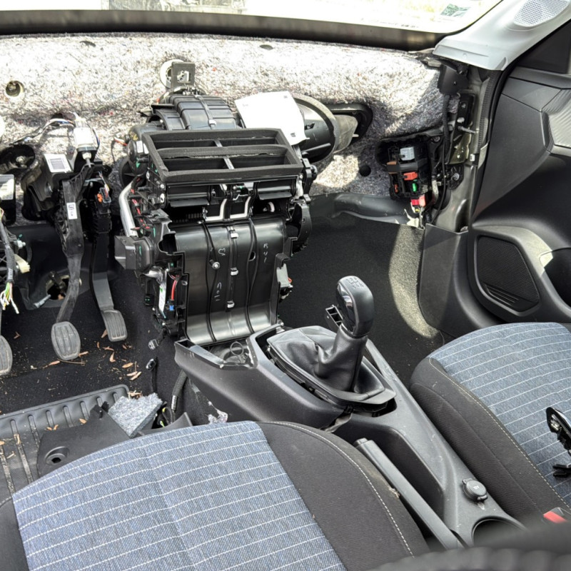 PEUGEOT 208 2 1.2 VTI - 12V Photo n°12