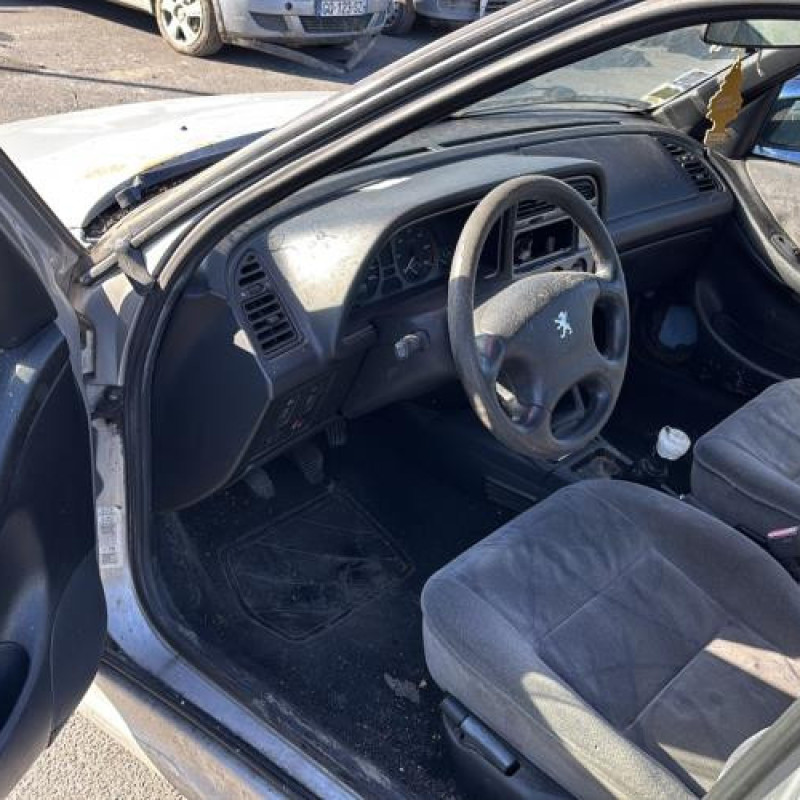 Calandre PEUGEOT 306 Photo n°13