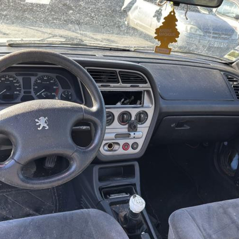 Calandre PEUGEOT 306 Photo n°16