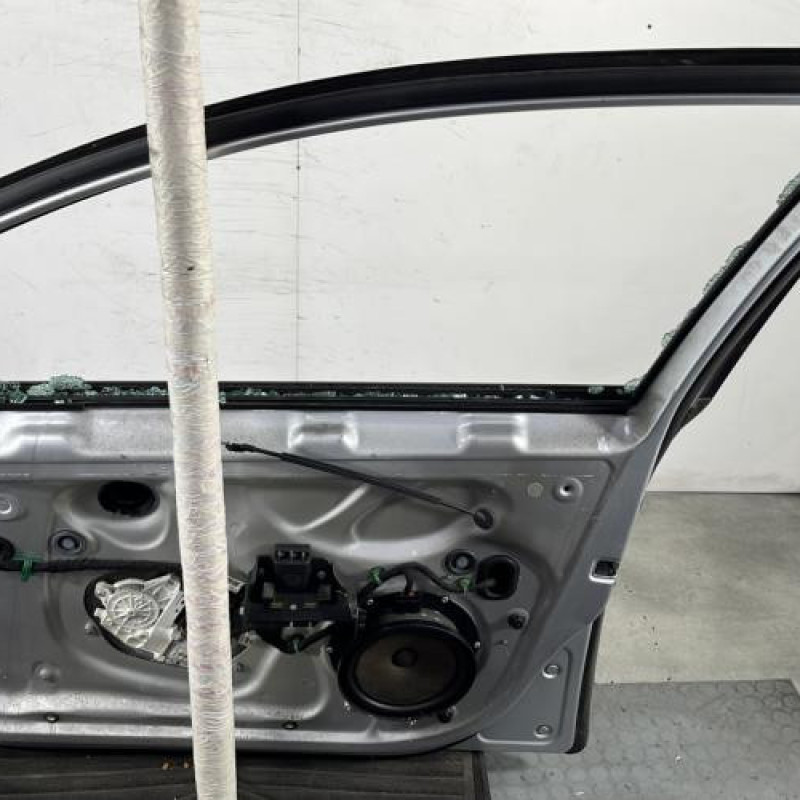 Porte avant droit VOLKSWAGEN GOLF 5 Photo n°8