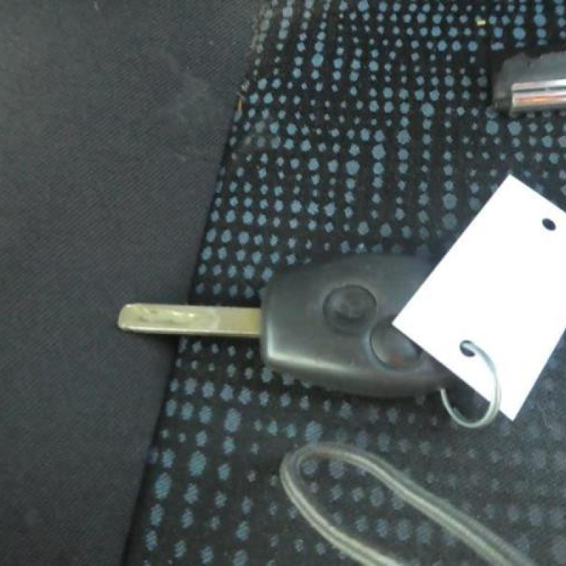 Attache ceinture arriere droit RENAULT TWINGO 2 Photo n°3