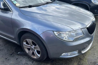 Anti brouillard droit (feux) SKODA SUPERB 2
