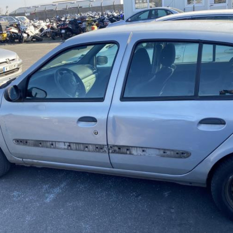 Malle/Hayon arriere RENAULT CLIO 2 Photo n°6