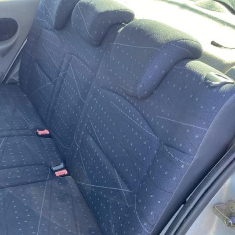 Poignee porte arriere gauche RENAULT CLIO 2 Photo n°12