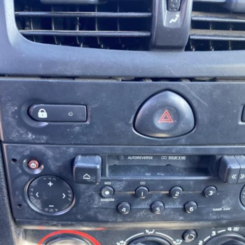 Poignee porte arriere gauche RENAULT CLIO 2 Photo n°17