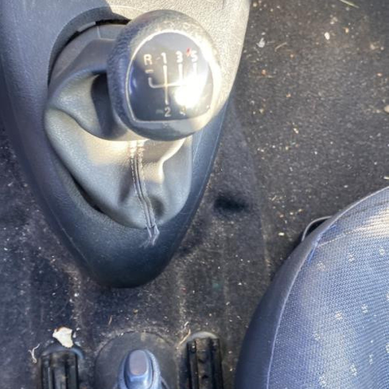Poignee porte arriere gauche RENAULT CLIO 2 Photo n°18