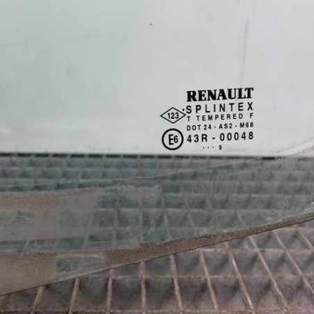 Vitre avant gauche RENAULT CLIO 2 CAMPUS