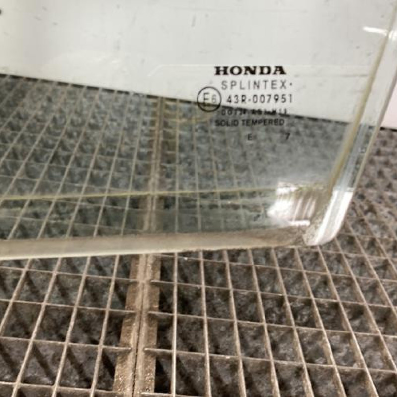 Vitre avant gauche HONDA CIVIC 8 Photo n°3