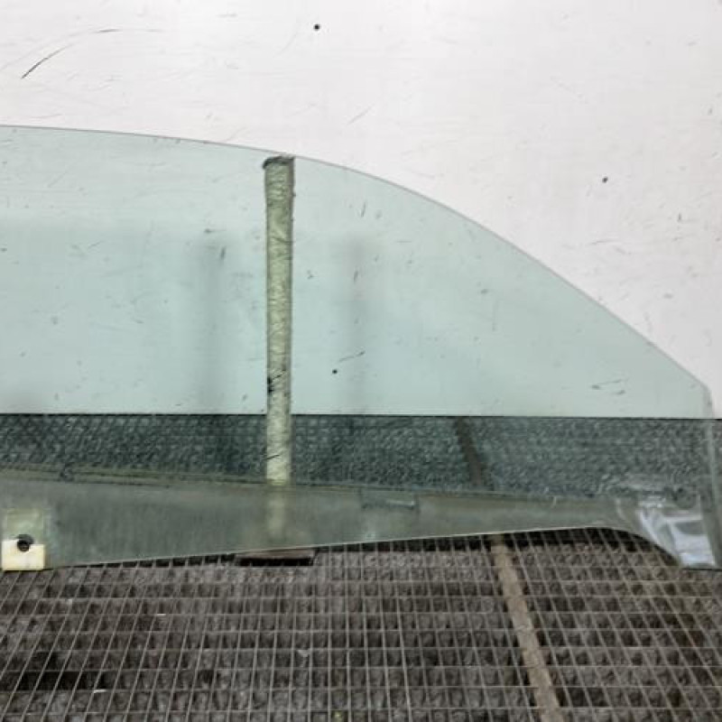 Vitre avant gauche BMW SERIE 3 E46 Photo n°4