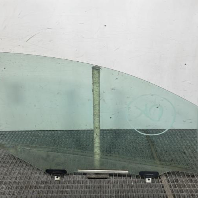 Vitre avant gauche TOYOTA YARIS 2 Photo n°4
