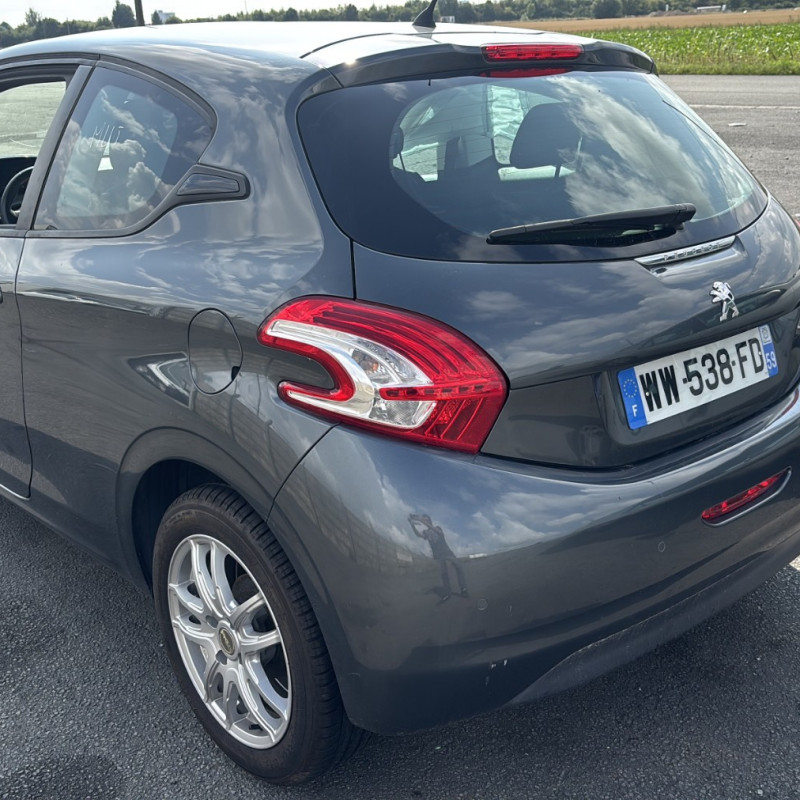 PEUGEOT 208 1 PHASE 1 1.2 VTI - 12V Photo n°4