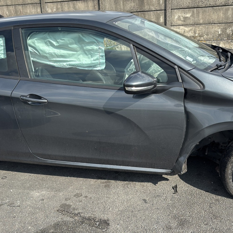 PEUGEOT 208 1 PHASE 1 1.2 VTI - 12V Photo n°8