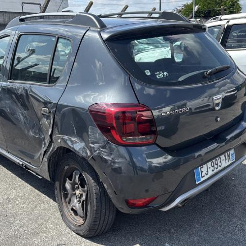 Attache ceinture arriere centrale DACIA SANDERO 2 Photo n°4