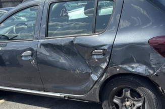 Attache ceinture arriere centrale DACIA SANDERO 2