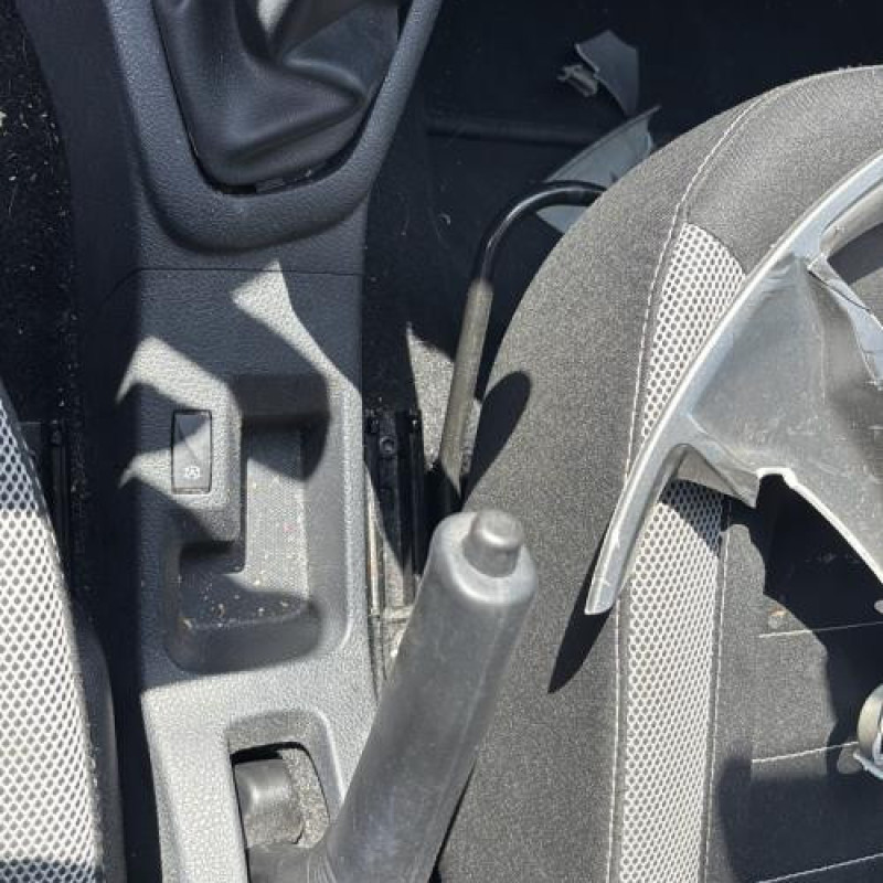 Attache ceinture arriere centrale DACIA SANDERO 2 Photo n°13