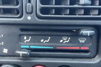 Bouton de warning PEUGEOT 106 Photo n°1