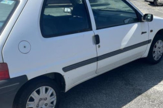 Retroviseur interieur PEUGEOT 106