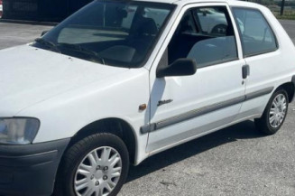 Retroviseur interieur PEUGEOT 106