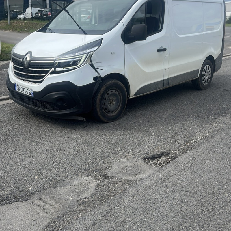 RENAULT TRAFIC 3 COURT PHASE 2 2.0 BLUE DCI - 16V TURBO Photo n°1