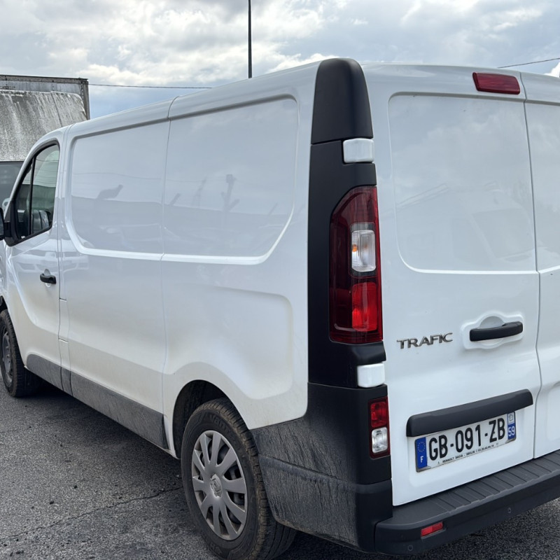RENAULT TRAFIC 3 COURT PHASE 2 2.0 BLUE DCI - 16V TURBO Photo n°15