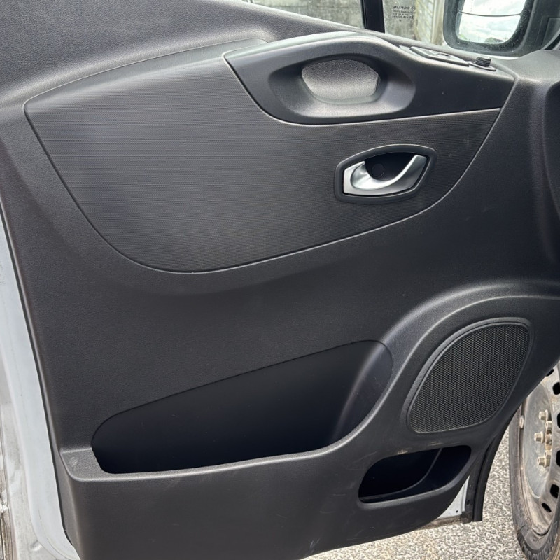 RENAULT TRAFIC 3 COURT PHASE 2 2.0 BLUE DCI - 16V TURBO Photo n°21