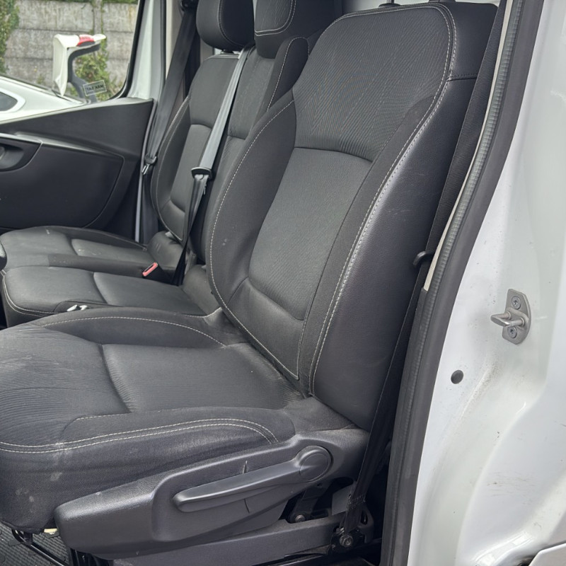 RENAULT TRAFIC 3 COURT PHASE 2 2.0 BLUE DCI - 16V TURBO Photo n°23