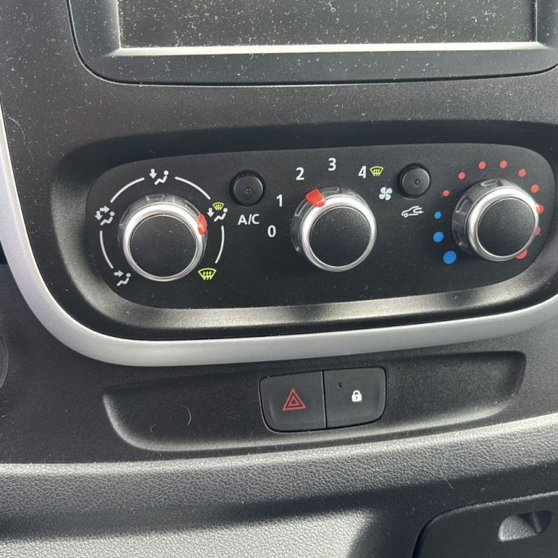 RENAULT TRAFIC 3 COURT PHASE 2 2.0 BLUE DCI - 16V TURBO Photo n°28