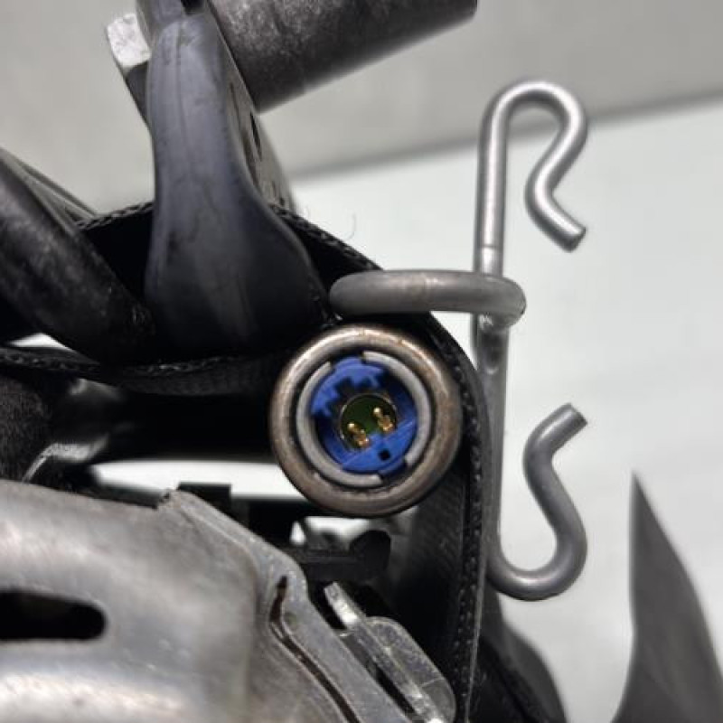 Pretensionneur de ceinture avant gauche RENAULT TWINGO 3 Photo n°4