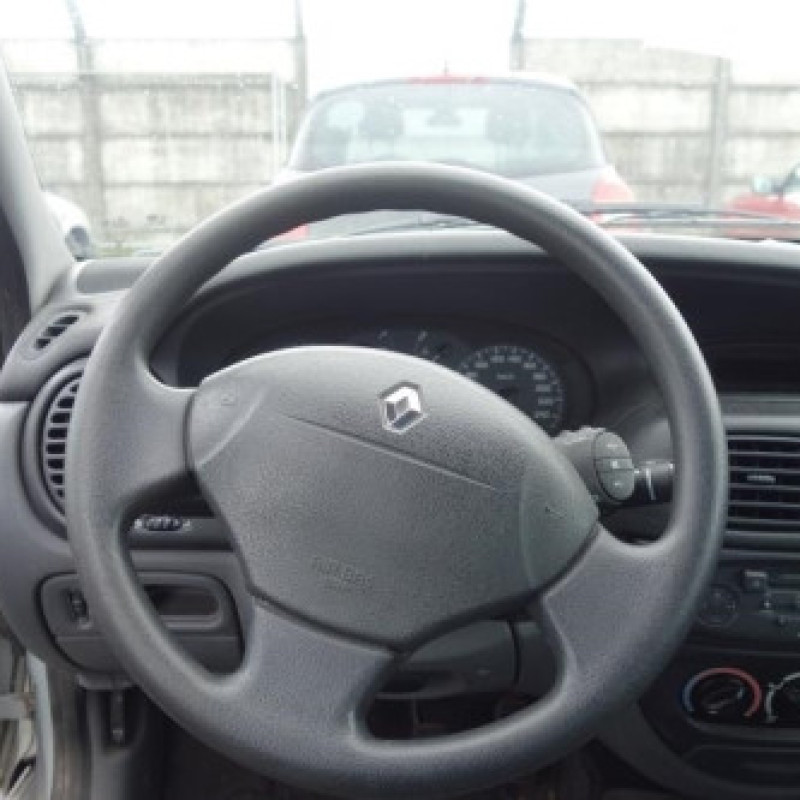 Porte avant droit RENAULT MEGANE 1 Photo n°10