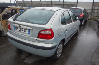 Porte avant droit RENAULT MEGANE 1