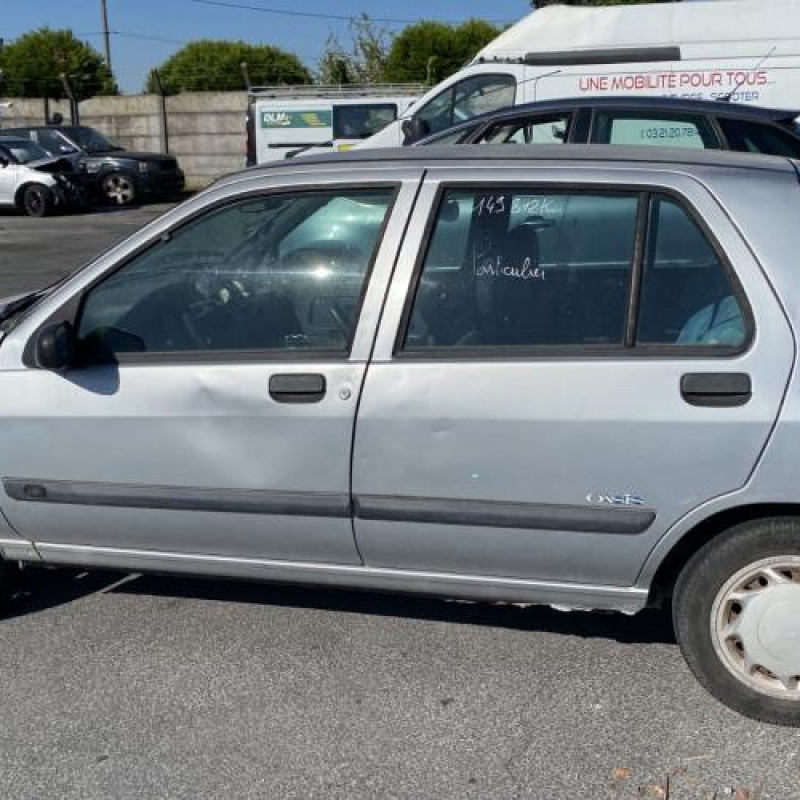 Porte avant droit RENAULT CLIO 1 Photo n°12