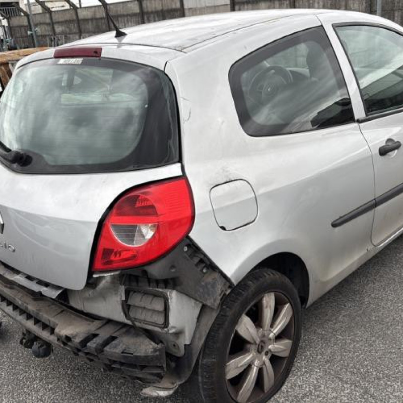 Aile avant droit RENAULT CLIO 3 Photo n°8