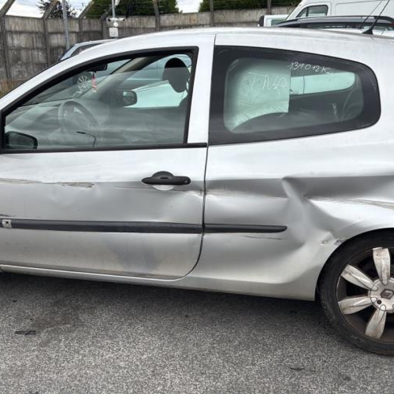 Aile avant droit RENAULT CLIO 3 Photo n°11