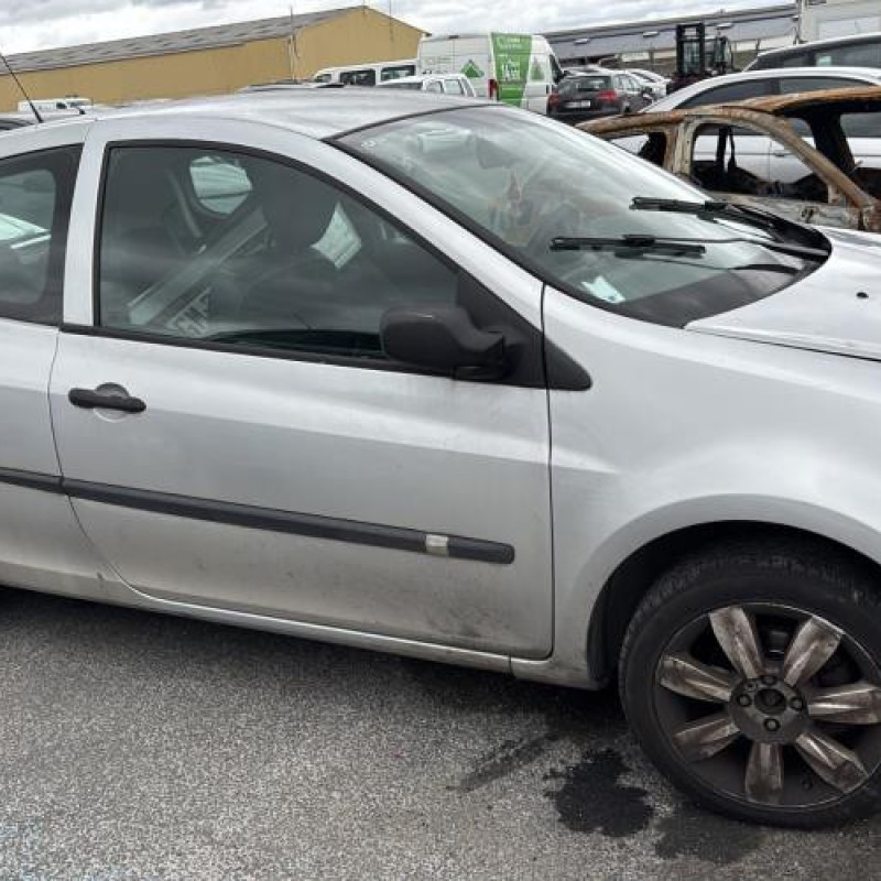 Aile avant droit RENAULT CLIO 3 Photo n°12