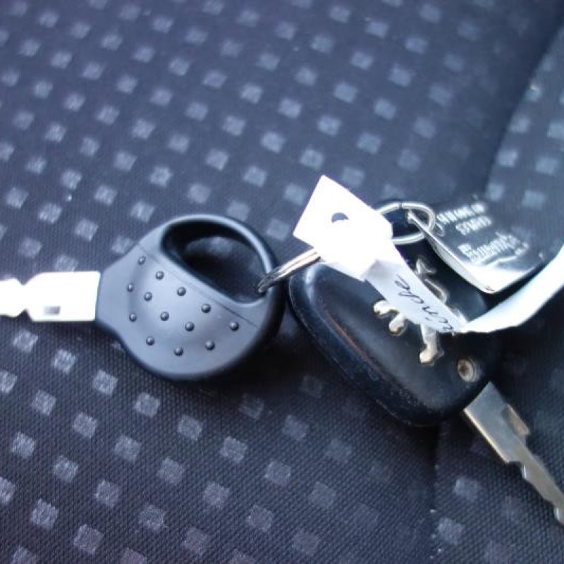 Pretensionneur de ceinture avant droit PEUGEOT 206+ Photo n°8